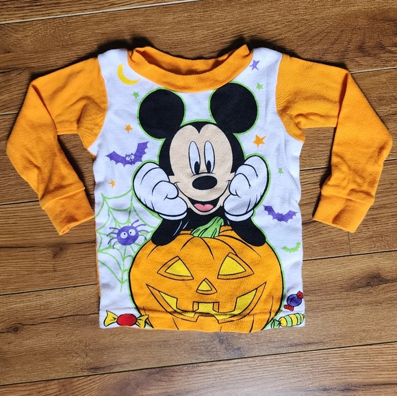 โจ๏ธ 2/$10 Mickey Mouse Halloween Long Sleeve - Picture 1 of 4